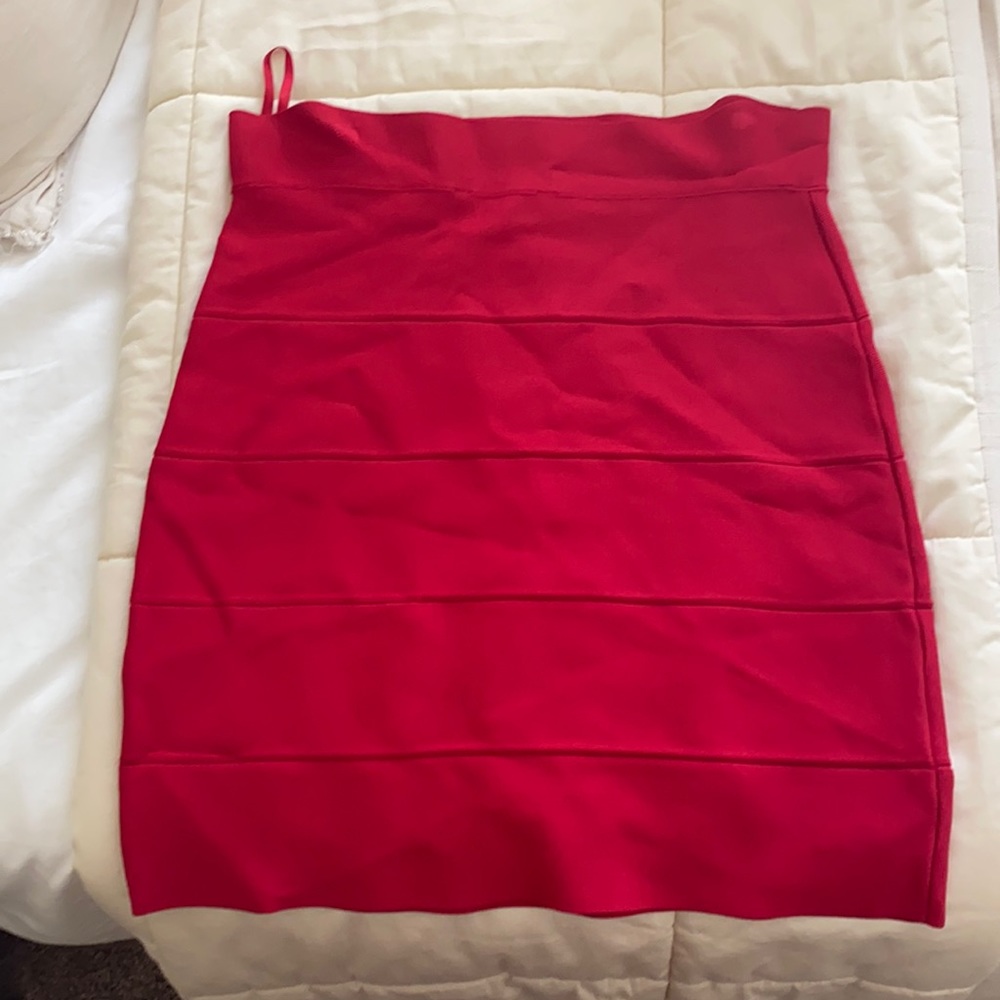 BCBG MAXIAZRIA RED BANDAGE SKIRT